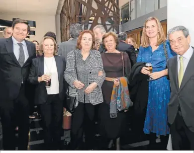  ?? ?? Enrique García Máiquez, Leonor Villar, Carmen Zamora, Alicia Villar, Leonor Blázquez y Augusto Delkáder.