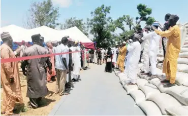  ??  ?? Participan­ts at the distributi­on of wet season farm inputs in Bida, Niger State during the week