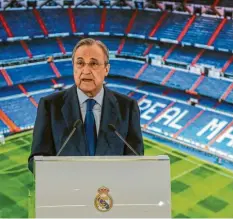  ?? Foto: Manu Fernandez, dpa ?? Reals Präsident Florentino Perez geht davon aus, dass die meisten Top‰Klubs in we‰ nigen Jahren zahlungsun­fähig sind. Warum nur?