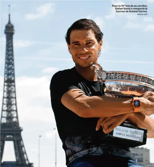  ??  ?? Pour la 10e fois de sa carrière, Rafael Nadal a remporté le tournoi de Roland-Garros.