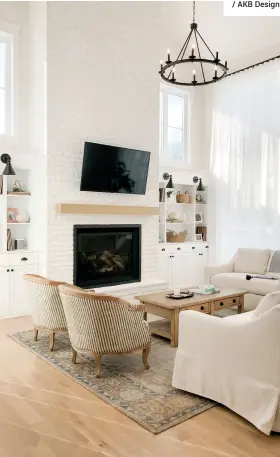  ?? ?? / AKB Design
La création de mobilier autour du foyer est une façon classique d’intégrer l’appareil dans la pièce.