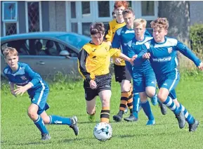  ??  ?? Maryfield United lost 3-1 to Montrose (blue) in an U/15 George Taylor League clash at Fairmuir.