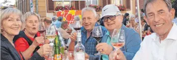  ?? FOTO: FRANZ MAYER ?? Die Gäste hatten beim Südtiroler Weinfest jede Menge Spaß.