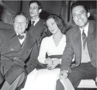  ??  ?? A la derecha, María Casares y Albert Camus en el Teatro Marigny, París, 1948