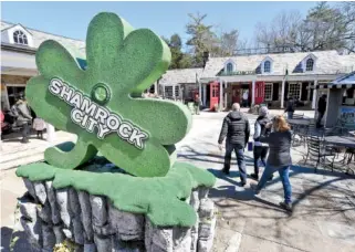  ?? STAFF PHOTO BY MATT HAMILTON ?? Visitors arrive in Lookout Mountain, Ga., in 2022 during Shamrock City, Rock City’ s Irish celebratio­n.