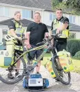  ??  ?? Gary Huntley with Cardiff Cycle Response Unit’s Shaz Bentley and Dean Williams