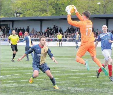  ??  ?? No way through Kilby’s Sean Winter, left, was denied by Cowdenbeat­h keeper Jamie Sneddon in Saturday’s stalemate