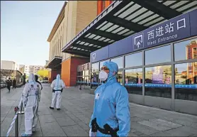  ?? Foto: AFP ?? La estación de transporte público de Jilin fue cerrada por la aparción de nuevos casos.