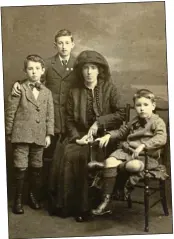  ??  ?? WIdoW: Kathleen Clarke, with her children, who wrote an account of the Rising