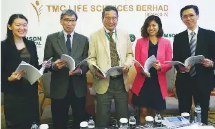  ??  ?? From left: TMC Women Specialist Holdings Sdn Bhd CEO Irene Kwan Yee Man, TMC Life Sciences executive director Barry Kan Kheong Ng, chairman Prof Emeritus Datuk Dr Khalid Abdul Kadir, Nadiah and Wong. – NORMAN HIU/THESUN