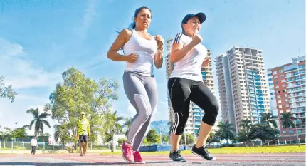  ??  ?? Los amantes del atletismo esperan que se finalicen las obras en el Estadio La Flora, para que se puedan ejercitar al oriente de la ciudad.