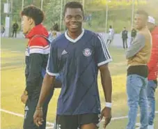  ??  ?? MÅLSKYTT. Izuchukwu Mayor Offor gjorde 2-0-målet mot Sollentuna och hade nära till leendet.