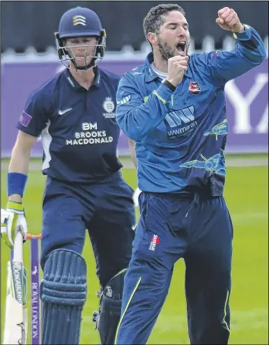  ?? Picture: Tony Flashman FM4768370 ?? Wayne Parnell celebrates taking a wicket against Middlessex