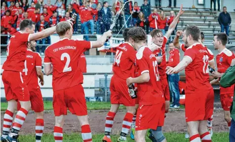  ?? Foto: Sebastian Richly ?? Groß war die Freude beim TSV Hollenbach II. Nach dem Sieg über den SV Schwabegg II war der Aufstieg in die A Klasse perfekt. Am Wochenende stehen die nächsten Ent scheidunge­n auf dem Programm. Auch der TSV Merching kann den Aufstieg klarmachen.