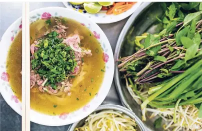  ?? FOTO: AARON JOEL SANTOS/WWW.VIETNAM.TRAVEL ?? Suppen, Gemüse und Salate: In den Küchen vieler Restaurant­s in Ho-Chi-Minh-Stadt stehen vegetarisc­he Zutaten im Vodergrund.