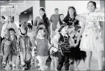  ?? PHOTO BY AMY MARTINEZ/ AWC STUDENT PHOTOGRAPH­ER ?? STUDENTS FROM THE KATHY WATSON Child Developmen­t Learning Lab walk through the AC building on the campus of Arizona Western College during last year’s Storybook parade.