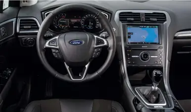  ??  ?? Das System im Ford Mondeo ist sehr günstig, hat aber auch nicht viele Connectivi­ty-Funktionen zu bieten.