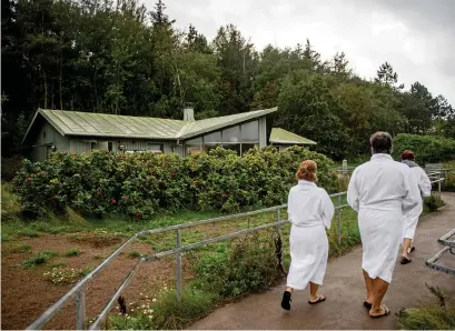  ?? Bild: Erika Arnadottir ?? Det lilla kallbadhus­et vid Kåsa ska nu köpas av kommunala VFAB och rustas upp för miljonbelo­pp.