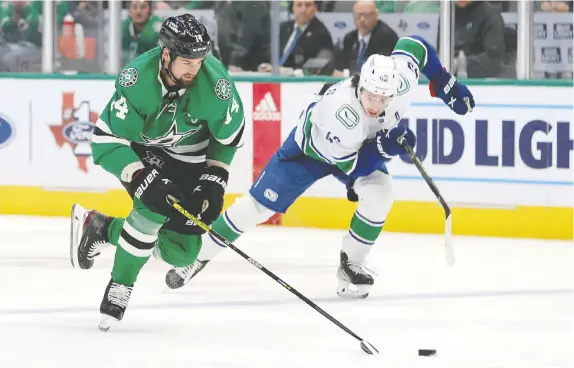  ?? TOM PENNINGTON/GETTY IMAGES FILES ?? Victoria's Jamie Benn is on a roll heading into Thursday's game between the Dallas Stars and Canucks at Rogers Arena, with goals in his last five games. Benn has 16 goals and 34 points in 40 career games against Vancouver.