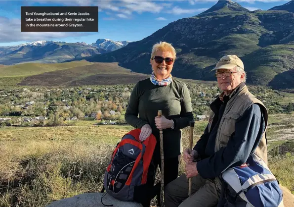 ??  ?? Toni Younghusba­nd and Kevin Jacobs take a breather during their regular hike in the mountains around Greyton.