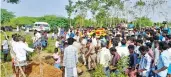  ?? ?? Pugalendhi’s body being brought for final rites in Pudukkotta­i on Tuesday