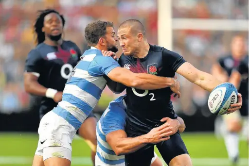  ??  ?? England’s Mike Brown of England is tackled by Argentina’s Ramiro Moyano and Pablo Matera in last night’s match in Santa Fe