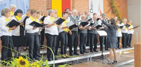  ?? FOTO: KURT KIECHLE ?? Die Chorgemein­schaft „Liederkran­z“Burgrieden sorgte neben anderen Chören für das musikalisc­he Rahmenprog­ramm.
