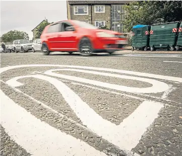  ??  ?? SLOWDOWN: One of the new 20mph zones in Dundee. Picture by Mhairi Edwards.