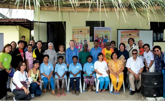  ??  ?? working together Diwata, its project partners, community representa­tives, Indian and Australian Embassy officials, and the Solar Lolas were all smiles at Sitio Gayaman Anupul, Tarlac