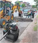  ?? FOTO: ALEX PÉREZ ?? Las lantes más daiadas del anillo emlezanon a sen intenvenid­as.