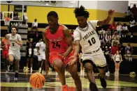  ?? The Sentinel-Record/Krishnan Collins ?? ■ Hot Springs’ Derrick Hicks (10) chases after Nashville’s Tayshaun Davis (24) during the Hot Springs Invitation­al on Dec. 1, 2022, at Trojan Arena.