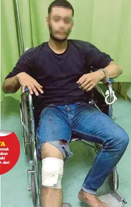  ??  ?? SUSPEK penunggang motosikal cedera di kaki kanan terjatuh motosikal selepas rakannya yang membonceng ditembak ketika melarikan diri selepas meragut.
