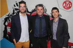  ??  ?? 3 Nuevo jefe. Flamante selecciona­dor nacional, Pascual Momparler posa con Jesús Herrada y Mikel Nieve, dos de sus pupilos.