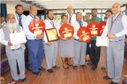  ??  ?? Winners ... Air Niugini’s domestic airport managers who collected trophies for on-time performanc­e.