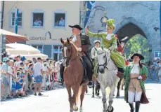  ?? FOTO: SIEGFRIED HEISS ?? Pferde gehören seit jeher zum Festzug am Rutenmonta­g. Sie tragen die Reiter in historisch­en Kostümen und ziehen die Festwagen.