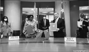  ??  ?? Visiting Chinese State Councilor and Foreign Minister Wang Yi (R, Front) and Foreign Minister of the Democratic Republic of the Congo Marie Tumba Nzeza (L, Front) attend a signing ceremony in Kinshasa, the Democratic Republic of the Congo, on Jan. 6, 2021. (Photo:Xinhua)