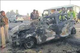  ?? HT PHOTO ?? The charred car on the national highway 1 near Karnal on Tuesday.