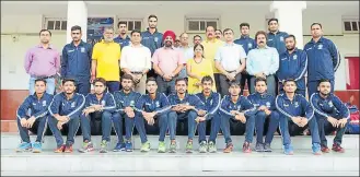  ?? HFI ?? Indian youth handball team pose in Lucknow on Thursday.
