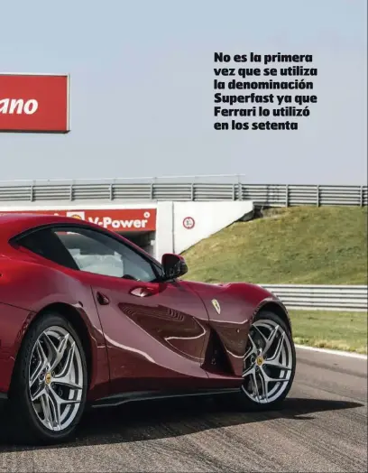  ??  ?? EXCLUSIVOS. En un deportivo no todo es correr, también hay que detenerse y los frenos cerámicos del Ferrari son espectacul­ares.