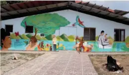  ??  ?? Mural realizado en el gimnasio de San Martín, por Shar.