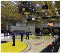  ?? (Pine Bluff Commercial/I.C.
Murrell) ?? UAPB men’s and women’s teams are back in action this weekend. Players are shown warming up before a recent game at H.O. Clemmons Arena at the University of Arkansas at Pine Bluff.