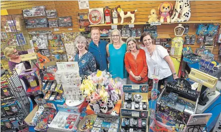  ?? JOHN RENNISON THE HAMILTON SPECTATOR ?? Heather Willmont, Jon and Ingrid Zemitis, Kathi Truac and Heidi Peirce line up behind the counter at Turtle Pond Toys in the University Plaza as they prepare to close the store on Saturday.