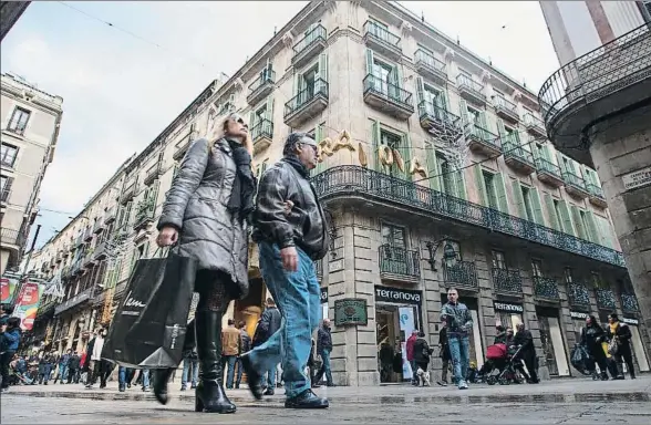  ?? MANÉ ESPINOSA ?? La tienda de Terranova en Portaferri­sa, una de las últimas grandes operacione­s firmadas en Barcelona