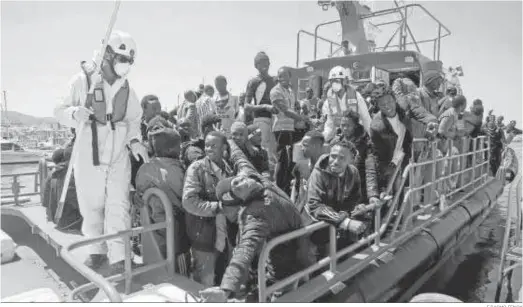  ?? E.RASMO FENOY ?? Traslado de personas al puerto de Algeciras, en una imagen de archivo.