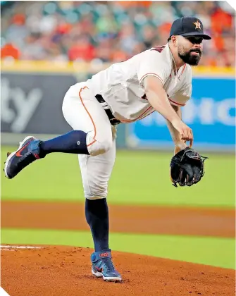  ??  ?? El mexicano apenas toleró dos carreras en labor de siete innings.