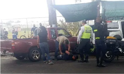  ?? CORTESÍA ?? Chacón fue detenido cuando caminaba ensangrent­ado y con un cuchillo en la mano.