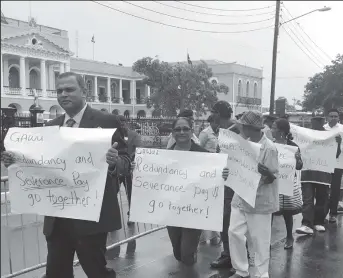  ??  ?? Dr Frank Anthony picketing with the workers outside parliament