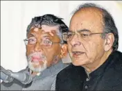  ?? PTI ?? Union Finance Minister Arun Jaitley (right) addressing a press conference in Srinagar on Friday