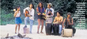  ??  ?? Escena del videoclip rodado en una playa del Parque Tayrona. Carlos Vives aparece junto a Egidio Cuadrado y Mayte Montero, entre otros.