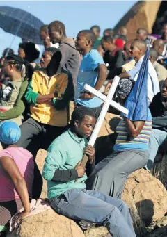  ?? Pictures: KEVIN SUTHERLAND ?? REMEMBERED: Miners from Marikana gathered on Friday to commemorat­e a year since 34 of their colleagues where shot dead